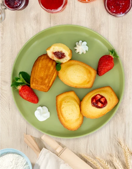 Madeleines à la confiture de fraises